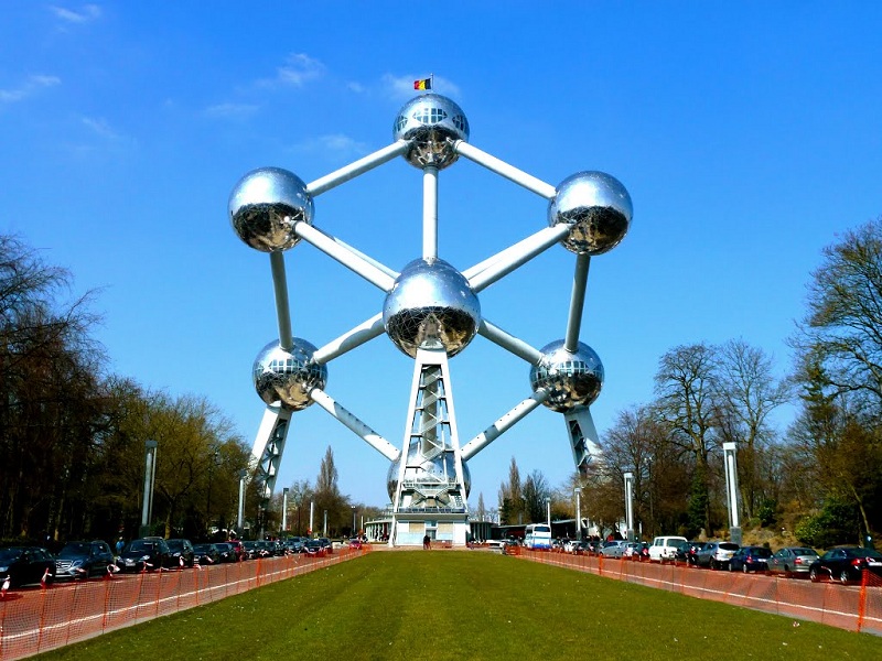 Tượng đài Atomium nổi tiếng với cấu trúc độc đáo